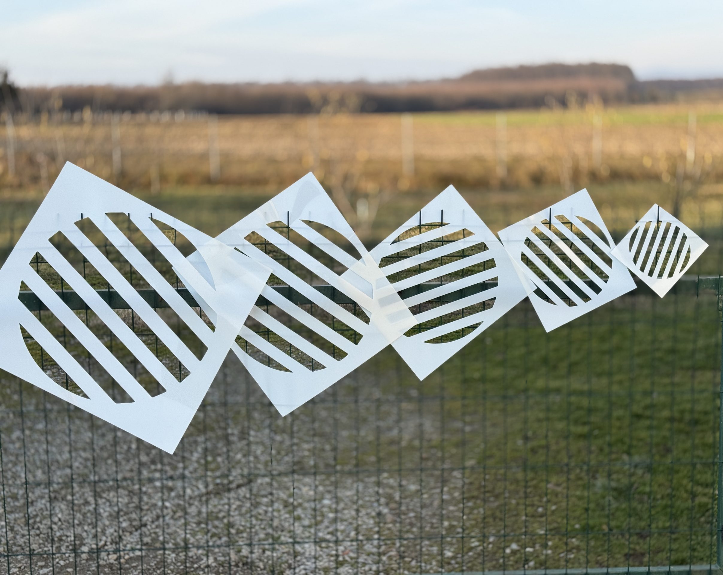 Stripes Circle Stencil - Image 3