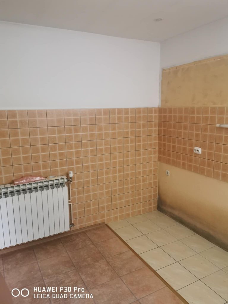 View of the dining room before renovation, showing the blank wall ready for stencil design