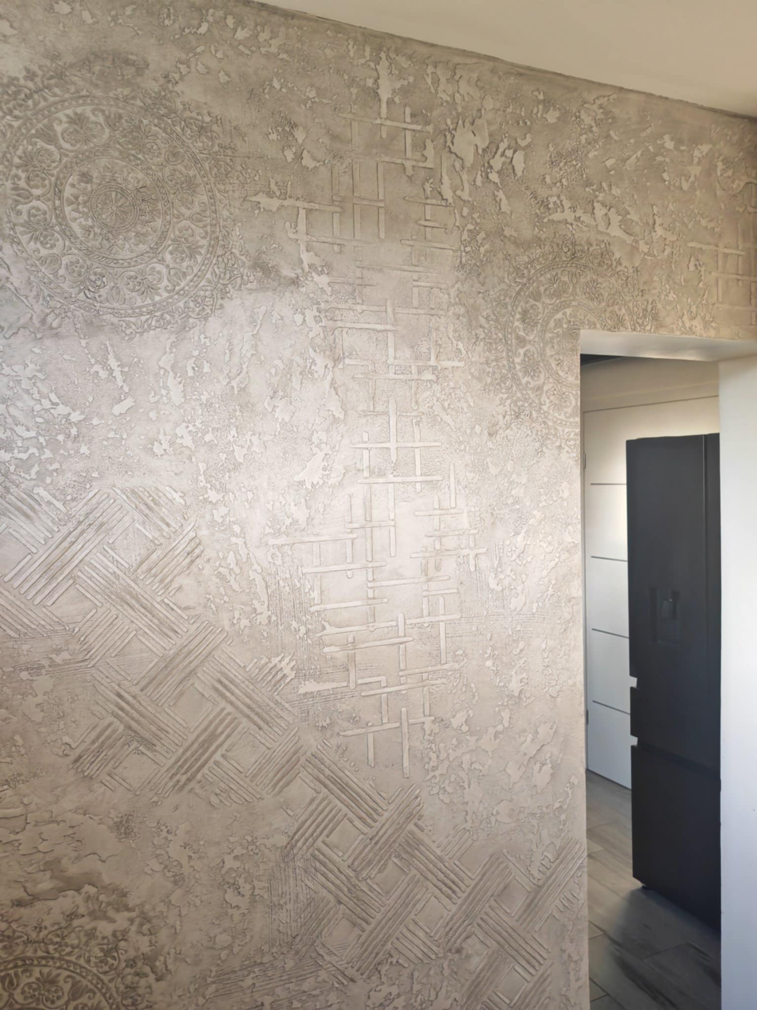 Modern Wall Stencils: Dining Room Makeover