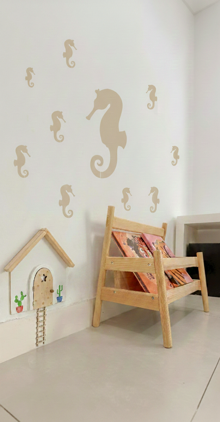 Seahorse Stencil - Image 1