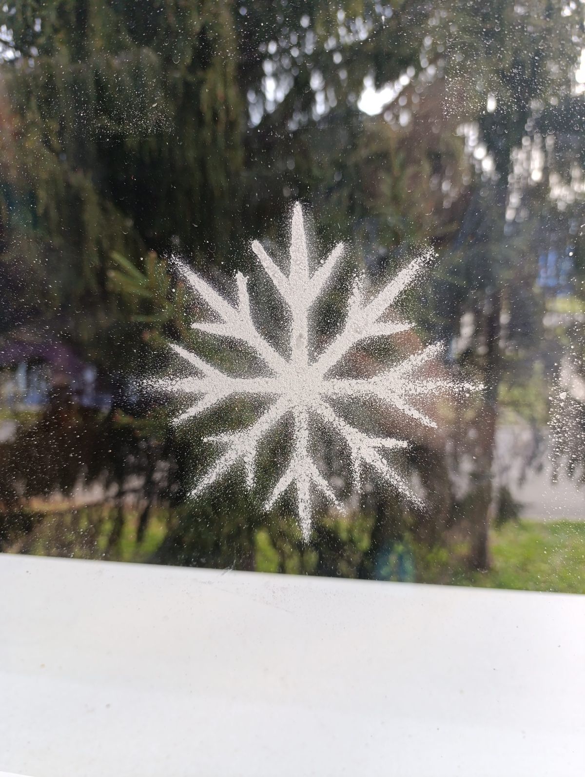 Sharp Branch Snowflake Stencil - Image 2